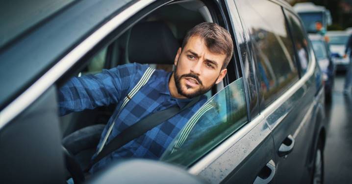 Driving instructor's simple trick helps you avoid stopping at traffic lights