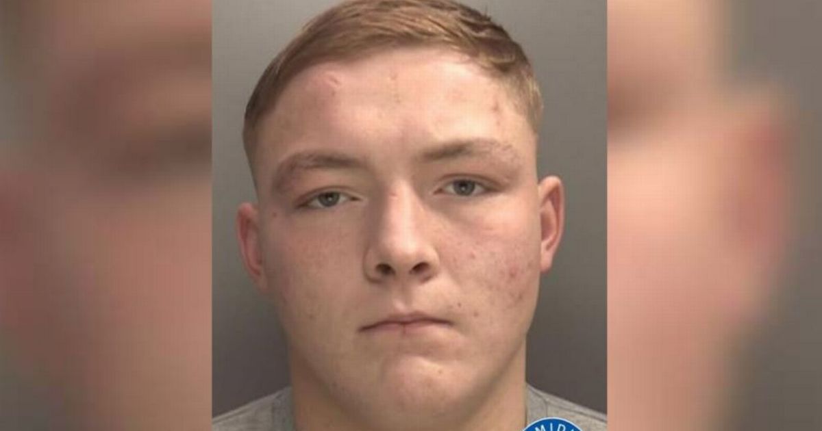Mugshot of wanted man released as public told 'call 999'