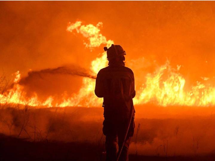 Incendios forestales en España dejan más de 340 mil hectáreas consumidas y 4 bomberos fallecidos