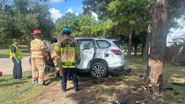 Woman injured in serious car crash in NW Harris County
