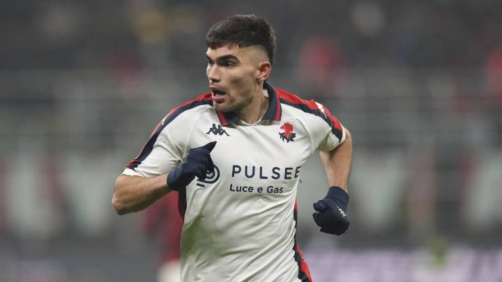 Johan Vásquez, capitán del Genoa en el comienzo de la temporada 2025