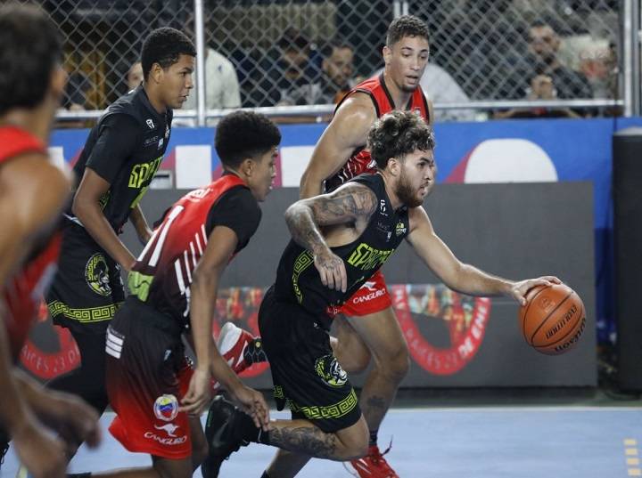 Centauros frente a Spartans y Vagos a Pioneros en semifinales del Torneo Urbano de Baloncesto