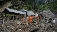 Las lluvias torrenciales dejan más de 230 muertos y cientos de desaparecidos en Pakistán y la India