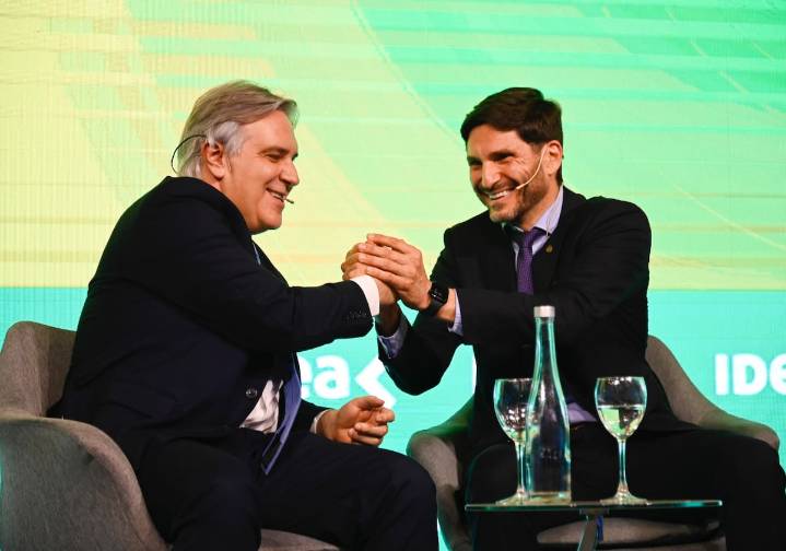En modo campaña. Llaryora y Pullaro se mostraron juntos y pidieron el voto en las elecciones