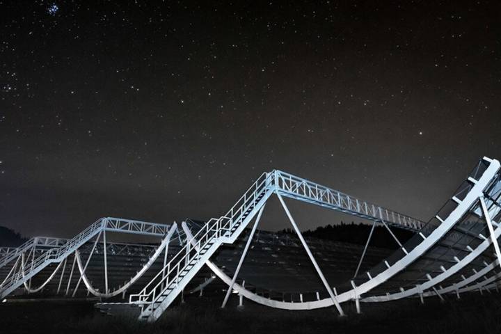Hemos detectado una misteriosa y potentísima señal de radio de una galaxia cercana. Y su origen es un completo enigma