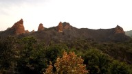 El fuego de Yeres tiñe de negro el oro de Las Médulas: las fotos del desastre