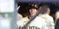Christian Yelich HR sends Brewers to 10th straight win