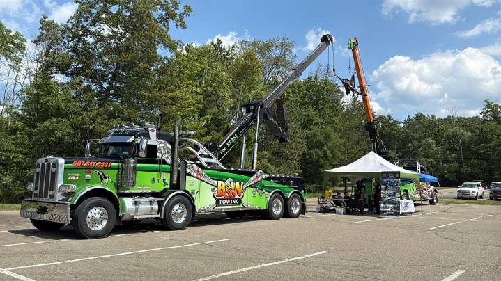 Trucks! Trucks! Trucks! Wows Kids and Adults