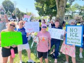 Protesta de la comunidad contra contrato de ICE en el Town de Islip