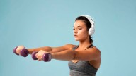 Esto es lo que le pasará a tu rostro si te maquillas para entrenar: explican expertos del cuidado de la piel