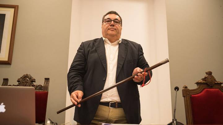 Noia vuelve a tener un alcalde socialista, Francisco Pérez, tras salir adelante la moción de censura contra el regidor del PP
