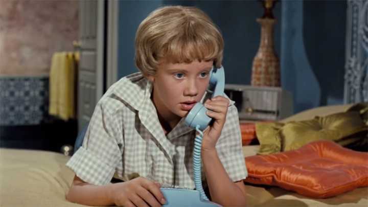 How to Set Up a Dumb Phone Landline with a Cell Phone for Kids