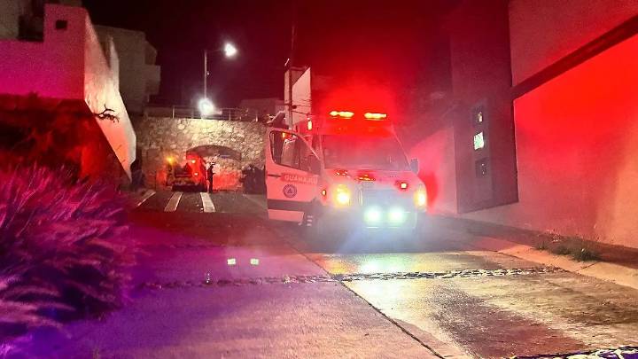 Volcadura en Las Terrazas y accidente en Villas de Guanajuato