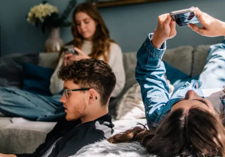 Adicción a videos cortos tiene los mismos efectos que el consumo de alcohol