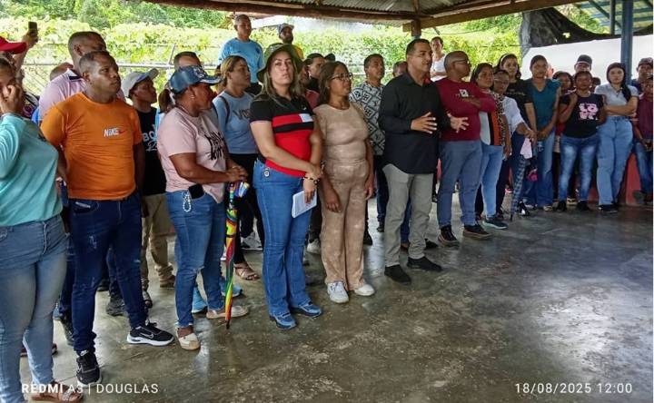Saca pecho Pedernales en apoyo a Maduro