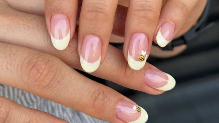 Uñas francesas vs. uñas negras: 8 diseños de manicure que suavizan y rejuvenecen las manos