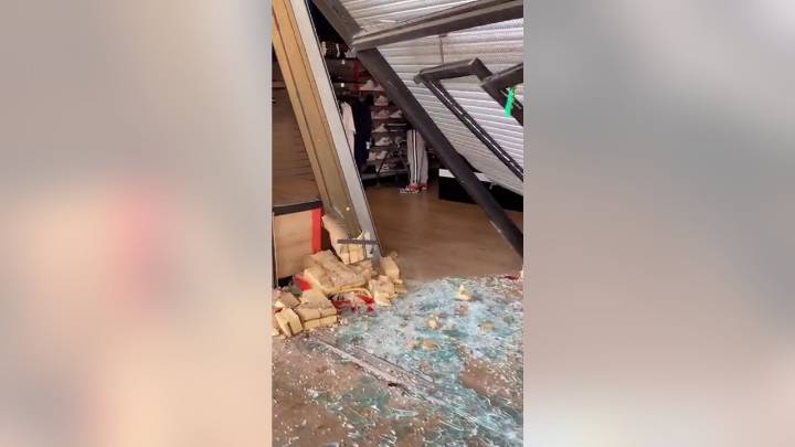 Chicago burglars crash Jeep into South Side store, steal Jordans