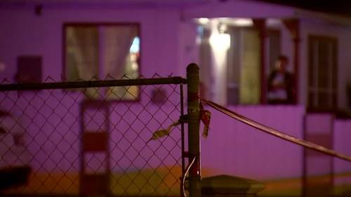 Hallan a hombre muerto dentro de una casa en Anaheim; detectives de homicidios investigan