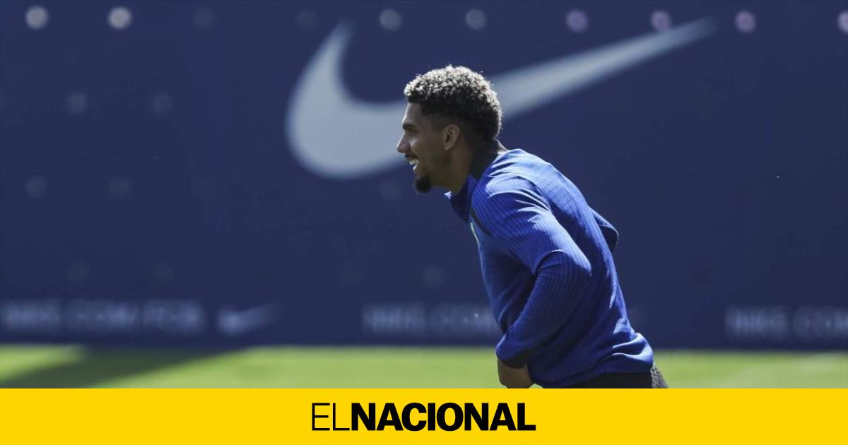 Araujo está cada vez más cerca de ir al banquillo: dos amenazas reales