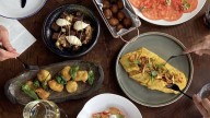 Cenar tarde puede estar saboteando tu metabolismo, según un nutricionista: "No solo importa qué y cuánto comes, sino cuándo"