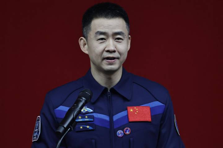 Astronautas chinos completan su tercera caminata espacial en la misión Shenzhou