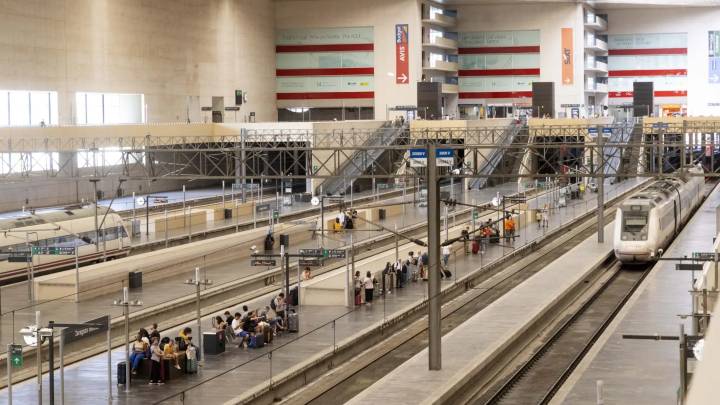 Una avería afecta a 150 viajeros de dos trenes con llegada o destino Zaragoza