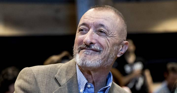 El tenso cara a cara entre Arturo Pérez-Reverte y Johnny Depp: «Lo mato»