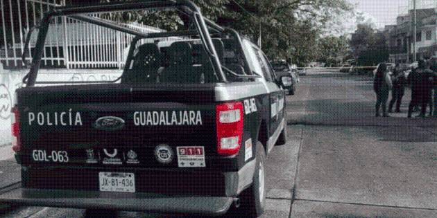 Hallan tres cuerpos en camioneta abandonada en la colonia San Andrés