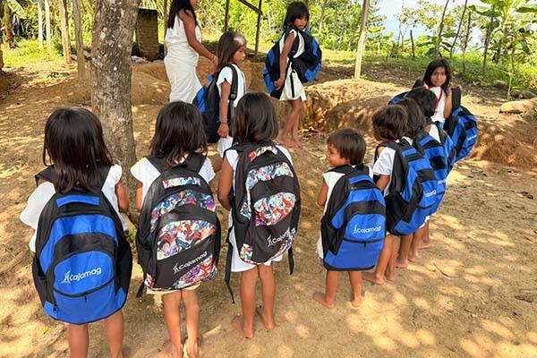 Cajamag realizó entrega de implementos educativos a niños indígenas de la Sierra Nevada