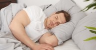 Una nutricionista revela los alimentos 'prohibidos' para dormir bien en verano