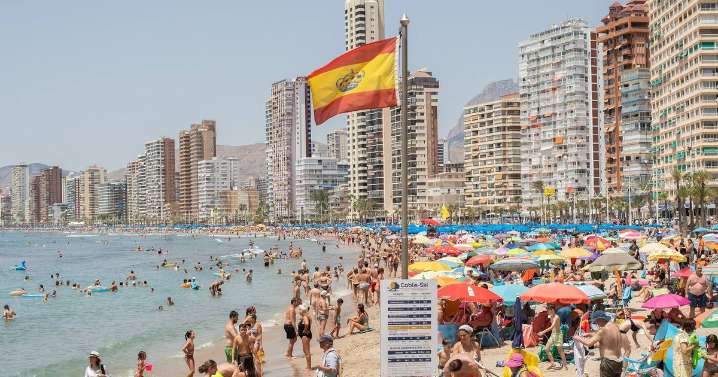 Benidorm horror as British tourist found dead on Levante Beach