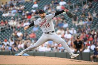 Sweeney conecta sencillo clave en la séptima y lidera a Tigres en victoria 8