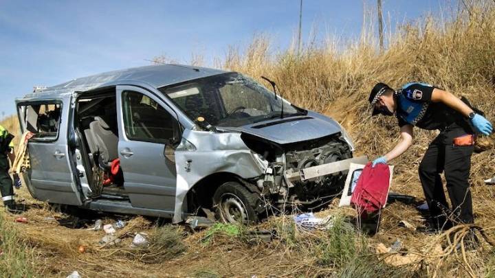 Al menos un muerto y ocho heridos tras salirse de la carretera una furgoneta