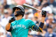 Mariners avert disaster, beat White Sox 8