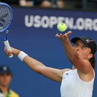 Sinner, Swiatek romp through at US Open