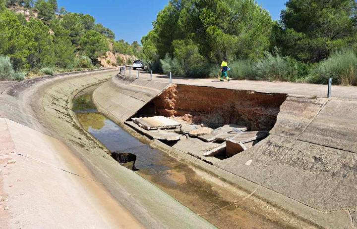La CHT comienza la reparación de un socavón en el acueducto Tajo