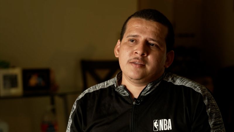 A Nicaraguan immigrant and his family have been barricaded at home for days after he outran ICE agents