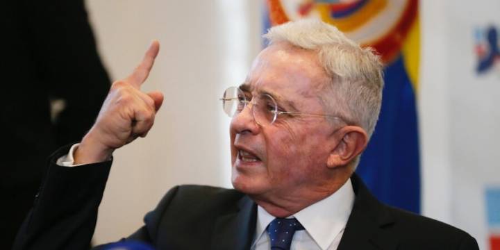 Álvaro Uribe provocó euforia entre sus seguidores tras prometer triunfo en 2026: “Nosotros vamos a ganar, vamos a ganar tranquilamente”