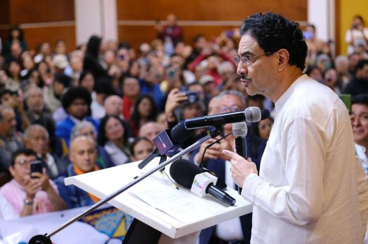 Senador Cepeda dice que Uribe busca dilatar su proceso para favorecer campaña electoral
