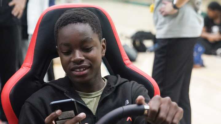 Can you use your cell phone while driving in Louisiana?