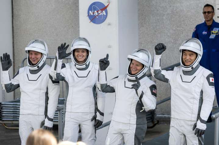 NASA y SpaceX aplazan el regreso de cuatro astronautas por meteorología adversa