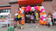Savannah Bananas meet fans and sell donuts at Savannah Dunkin' Donuts