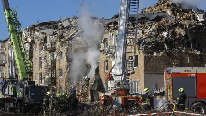 Bombardeo ruso contra Kiev deja 14 muertos, entre ellos tres menores