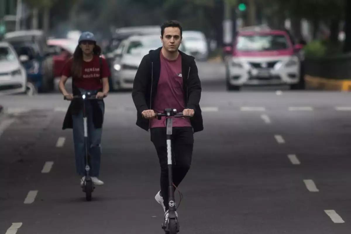 CDMX exigirá placas y licencias a scooters, bicis eléctricas y bicimotos: así será la nueva regulación