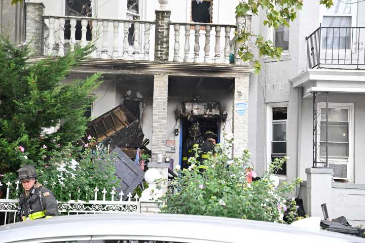Off-duty paramedic spots South Richmond Hill two-alarm house fire that injures nine firefighters, two civilians on Friday morning: FDNY