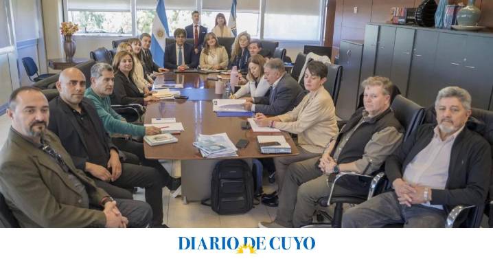 El Gobierno acercó una nueva propuesta a los docentes y espera la respuesta gremial el viernes