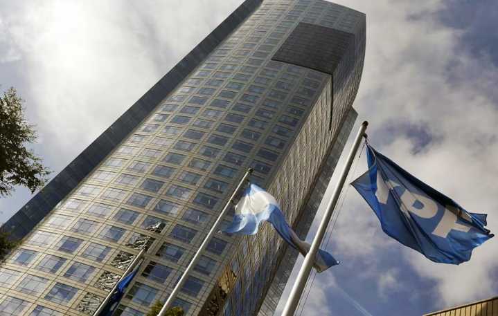 YPF: la Justicia de EE.UU. suspendió la orden de entregar las acciones mientras Argentina apela