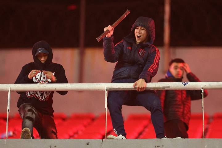 “Masacre”: hinchas de Independiente golpearon hasta el cansancio a fanáticos de la U en plena galería del estadio