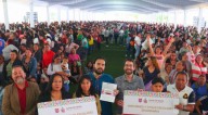 Gobierno de la CDMX entrega 350 mil tarjetas de útiles y uniformes