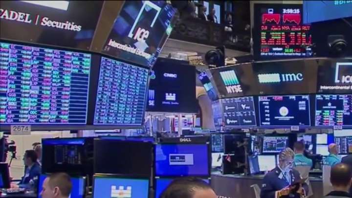 Wall Street slips as Walmart helps pull S&P 500 toward another loss
